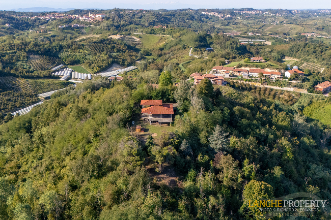 Shell villa in stunning location close to Alba