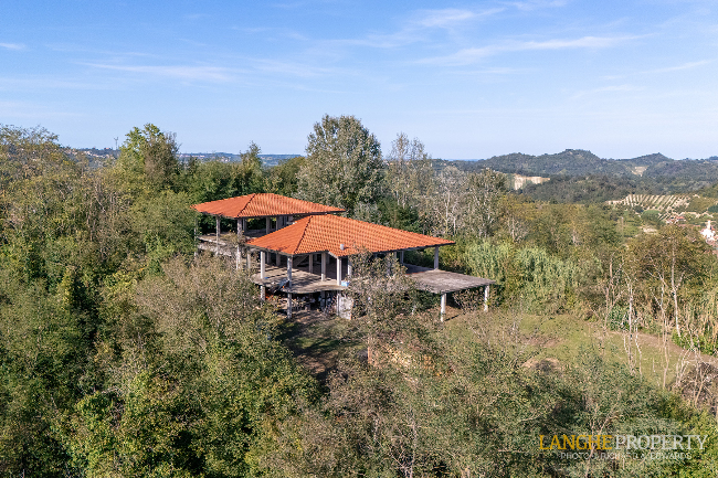 Shell villa in stunning location close to Alba