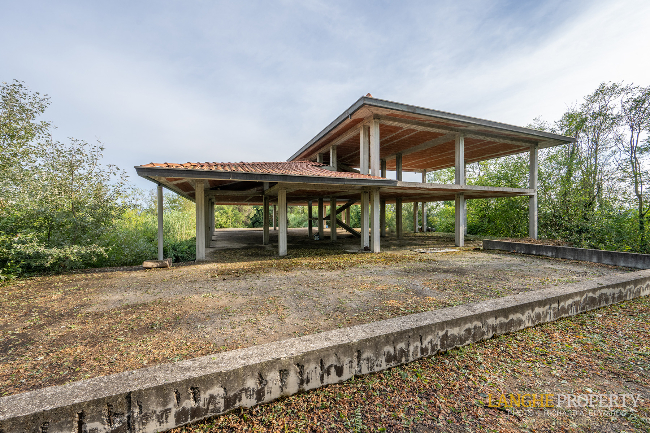 Shell villa in stunning location close to Alba