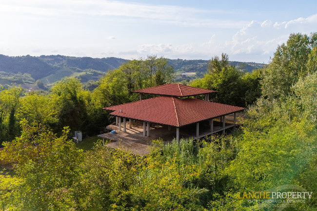 Shell villa in stunning location close to Alba