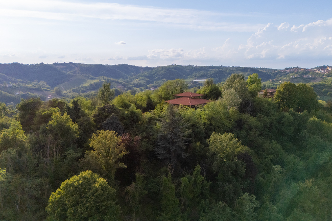 Shell villa in stunning location close to Alba