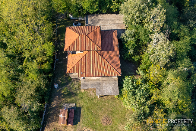 Shell villa in stunning location close to Alba