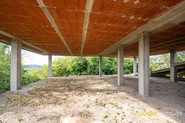 Shell villa in stunning location close to Alba