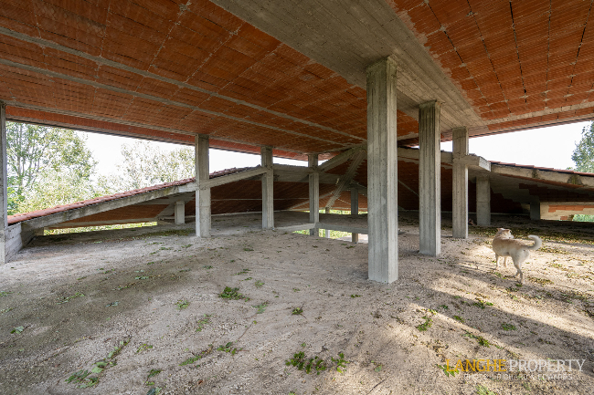 Shell villa in stunning location close to Alba