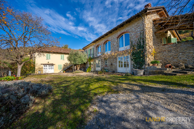 Piedmont Langhe stone farmhouse for sale in wine area, Italy