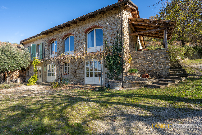 Piedmont Langhe stone farmhouse for sale in wine area, Italy