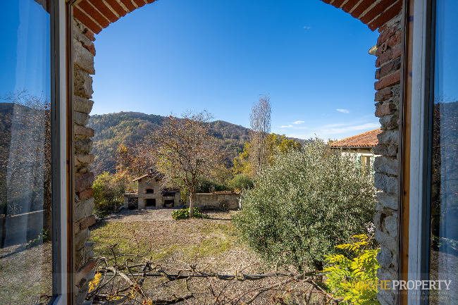 Piedmont Langhe stone farmhouse for sale in wine area, Italy