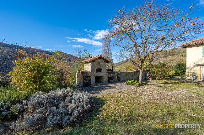 Piedmont Langhe stone farmhouse for sale in wine area, Italy